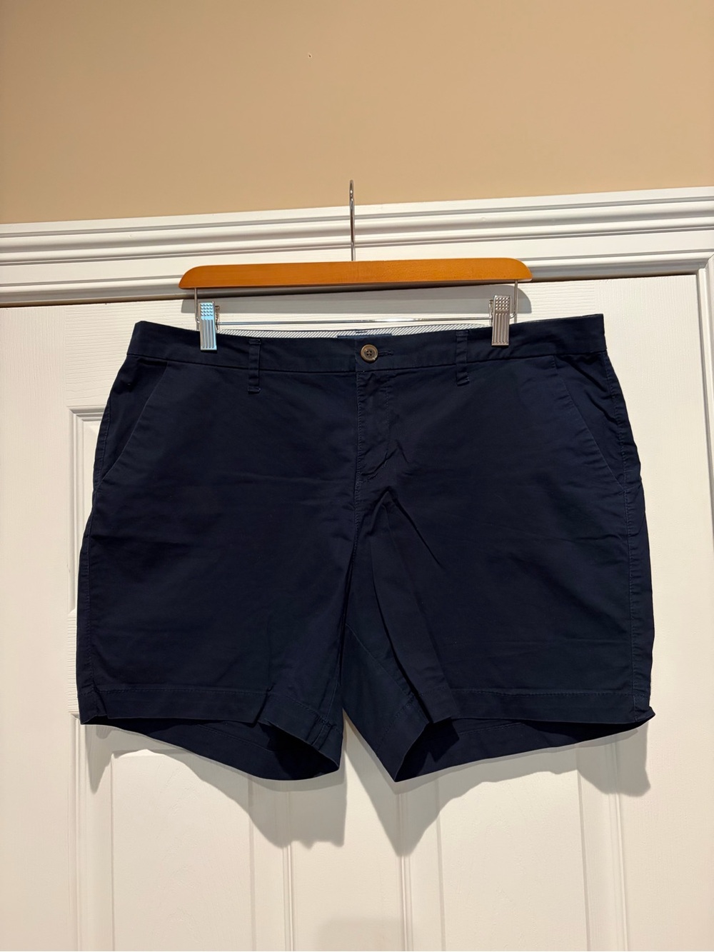 Old Navy Navy Flat-Front Women’s Shorts